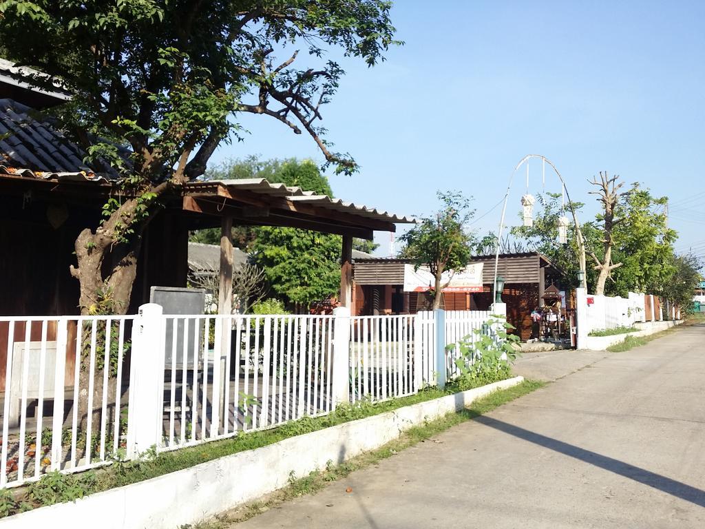 Maeloegyi Maesariang Hotel Mae Sariang Exterior foto